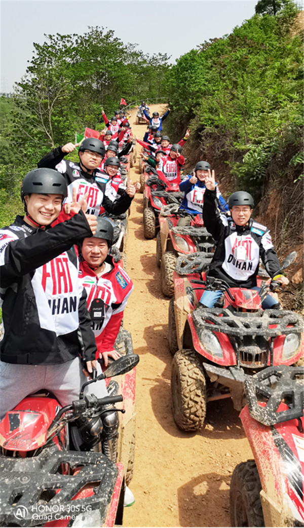 2021晶飛“百丈營地+紀(jì)龍山”團建活動(圖3) 2021晶飛“百丈營地+紀(jì)龍山”團建活動(圖3)